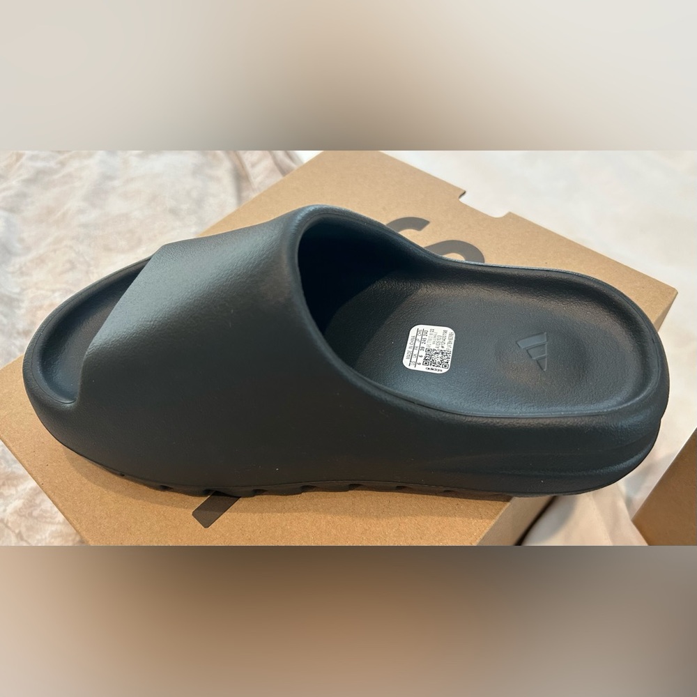 NWT Yeezy Slides by Adidas men’s or big boys size 6